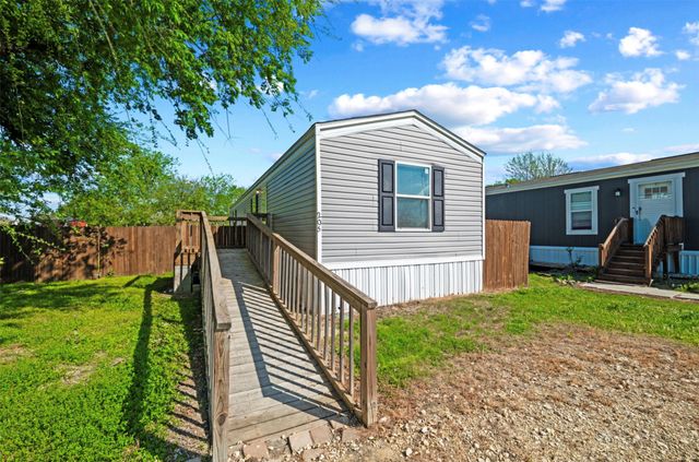 205 E Park Street, Frost, TX 76641