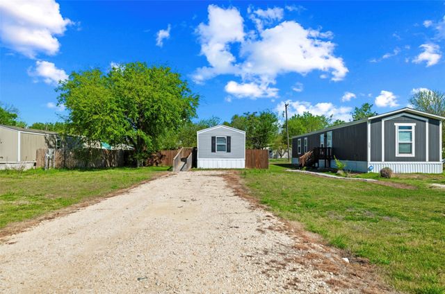 205 E Park Street, Frost, TX 76641