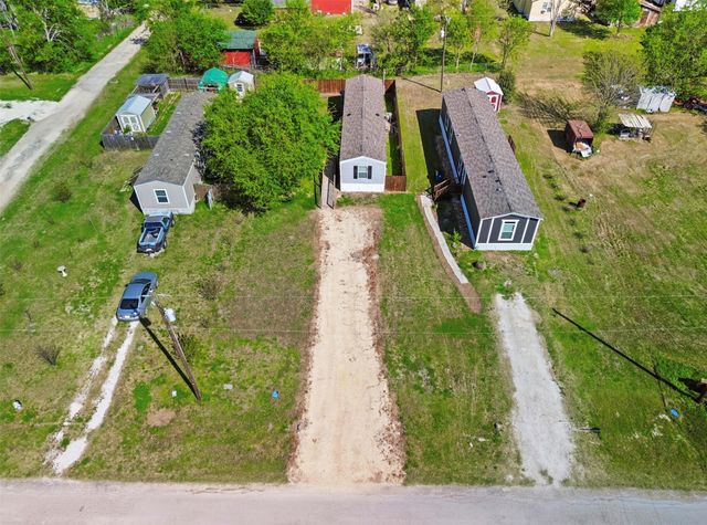 205 E Park Street, Frost, TX 76641