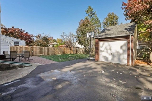 7 Oak Street, Teaneck, NJ 07666