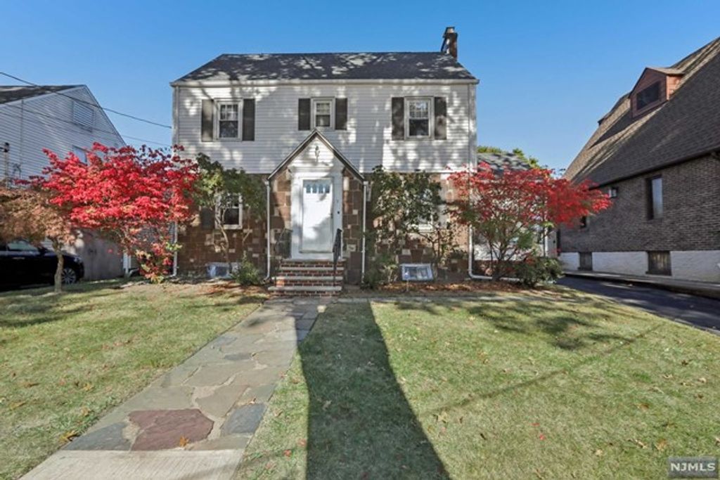7 Oak Street, Teaneck, NJ 07666