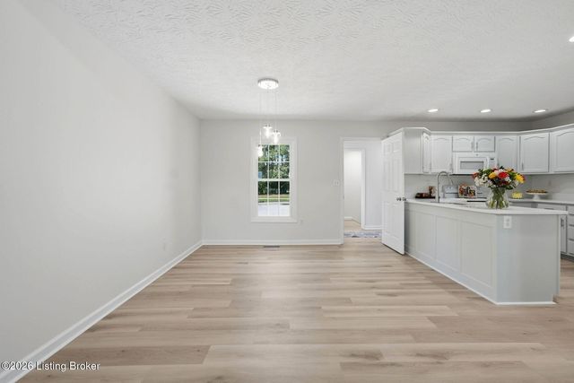 142 Meadow Lake Dr, Taylorsville, KY 40071