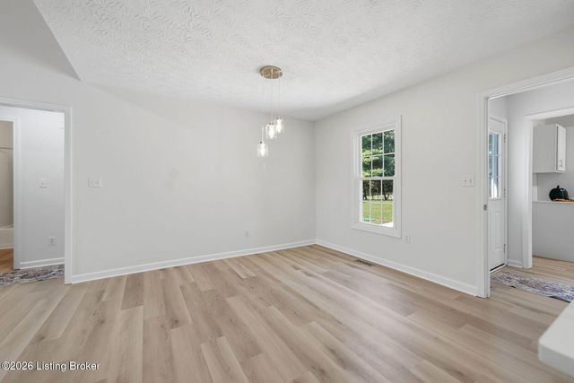 142 Meadow Lake Dr, Taylorsville, KY 40071