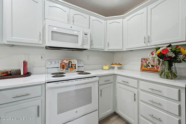 142 Meadow Lake Dr, Taylorsville, KY 40071