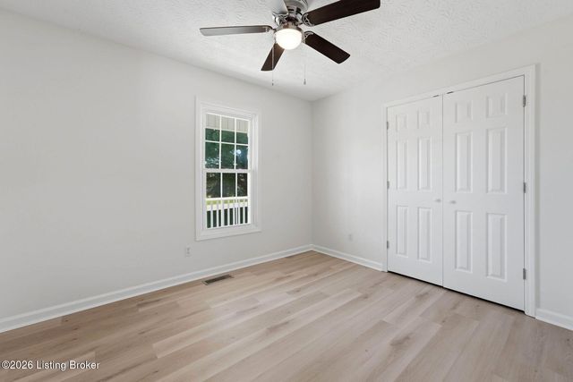 142 Meadow Lake Dr, Taylorsville, KY 40071