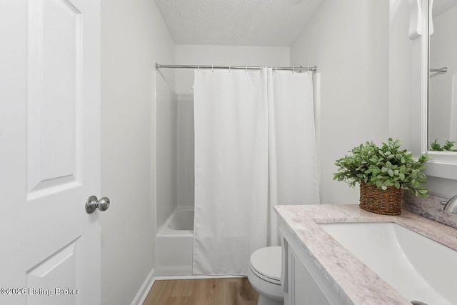 142 Meadow Lake Dr, Taylorsville, KY 40071