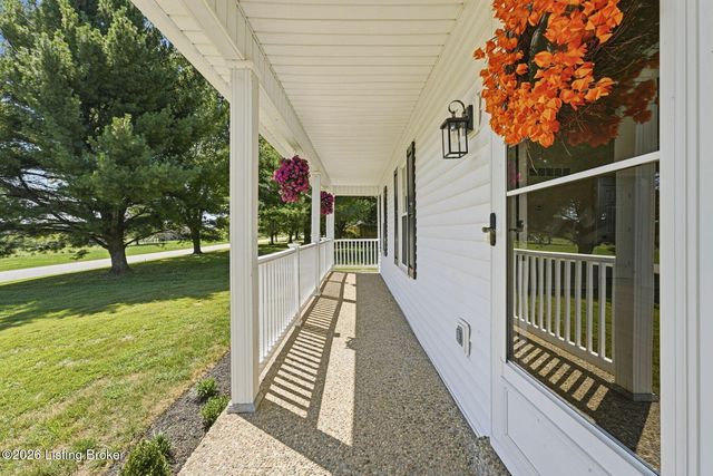 142 Meadow Lake Dr, Taylorsville, KY 40071