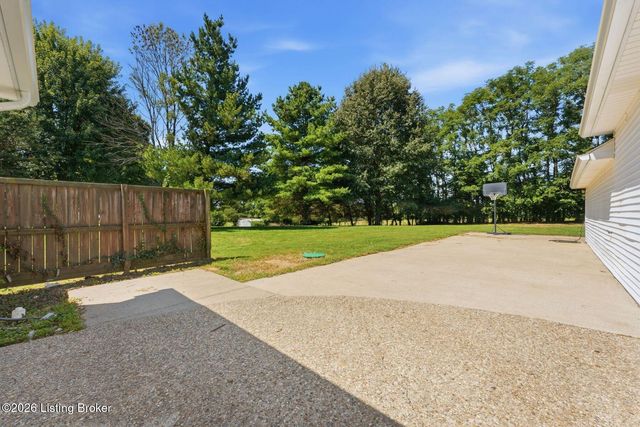 142 Meadow Lake Dr, Taylorsville, KY 40071