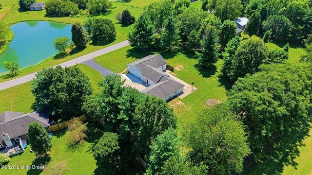 142 Meadow Lake Dr, Taylorsville, KY 40071