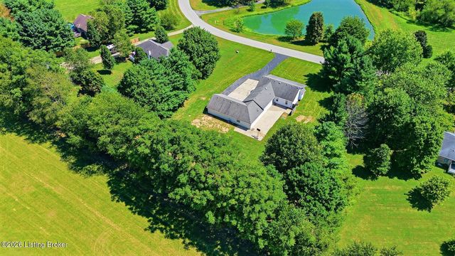 142 Meadow Lake Dr, Taylorsville, KY 40071