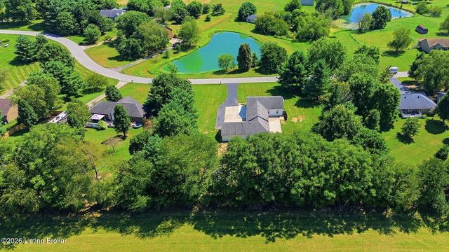 142 Meadow Lake Dr, Taylorsville, KY 40071