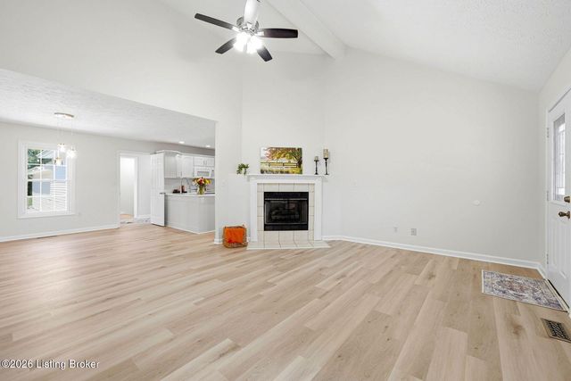 142 Meadow Lake Dr, Taylorsville, KY 40071