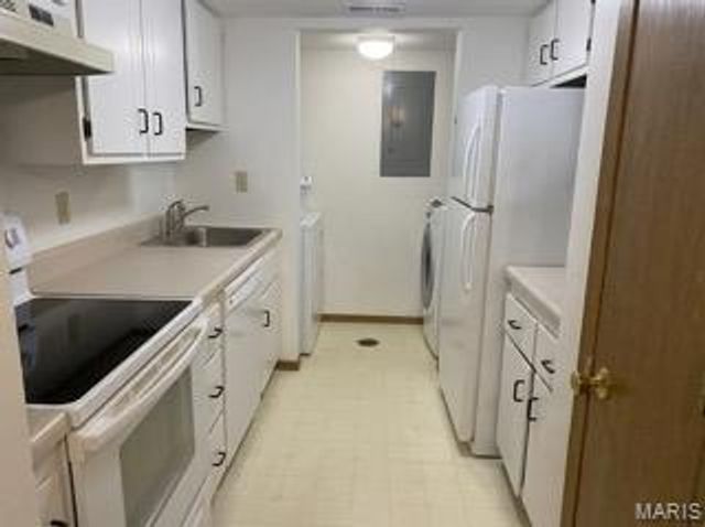 10500 Silkwood Court, St Ann, MO 63114