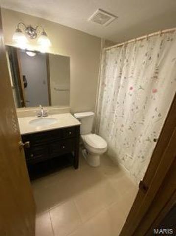 10500 Silkwood Court, St Ann, MO 63114