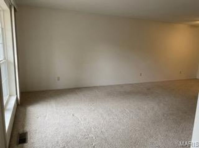 10500 Silkwood Court, St Ann, MO 63114