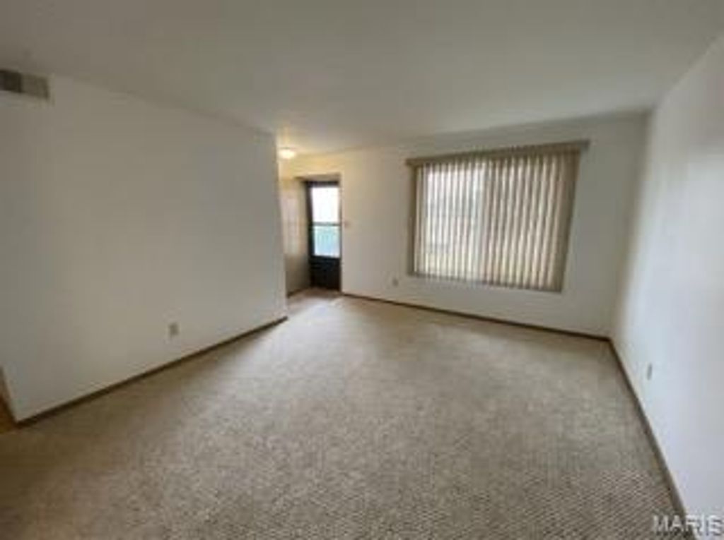 10500 Silkwood Court, St Ann, MO 63114