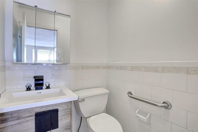 202 Kearsing Parkway, Monsey, NY 10952
