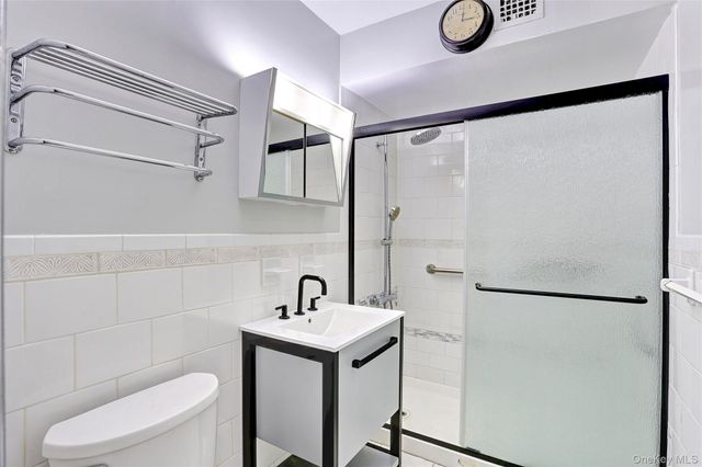 202 Kearsing Parkway, Monsey, NY 10952