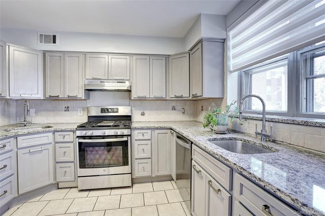 202 Kearsing Parkway, Monsey, NY 10952