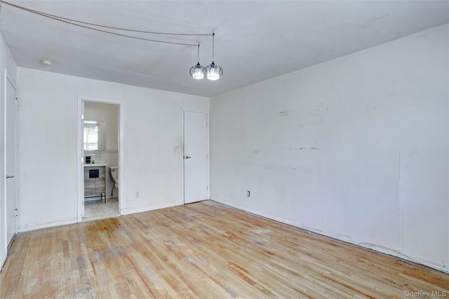 202 Kearsing Parkway, Monsey, NY 10952