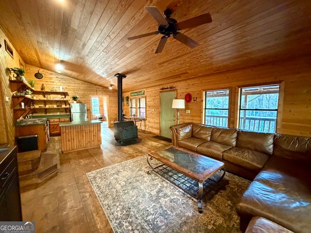 881 Mule Branch Road, Helen, GA 30545