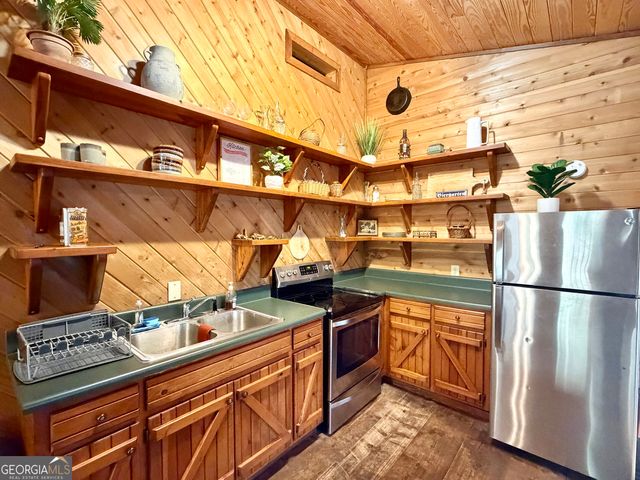 881 Mule Branch Road, Helen, GA 30545