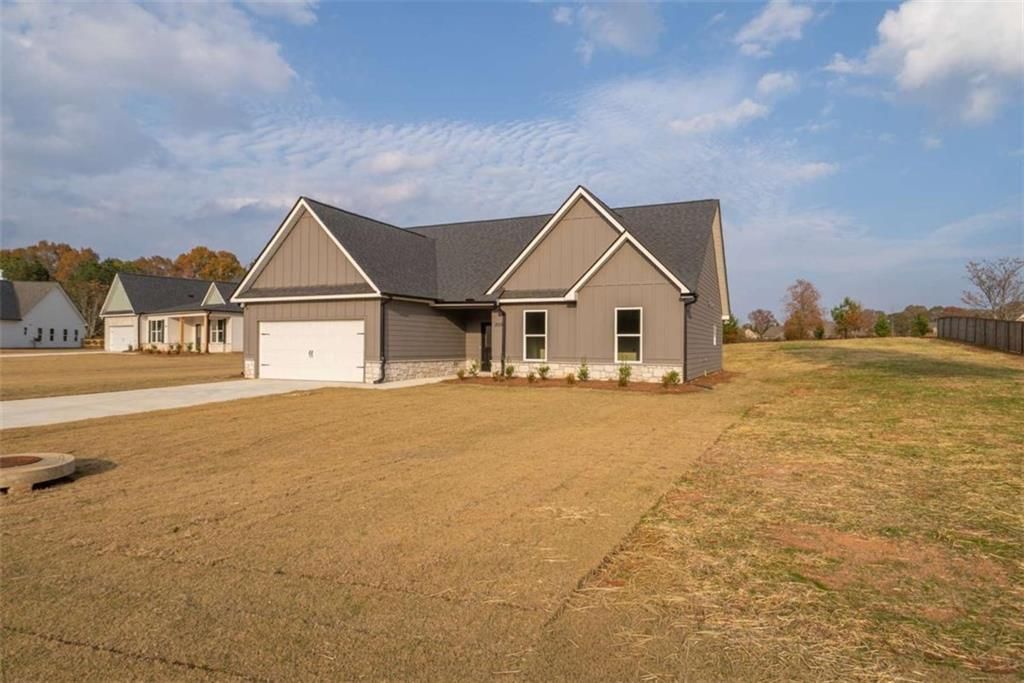 205 Squirrel Run, Good Hope, GA 30641