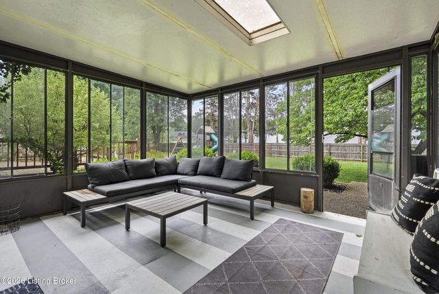 9901 Nanka Rd, Louisville, KY 40272