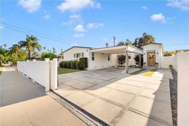 7247 Genesta, Lake Balboa, CA 91406