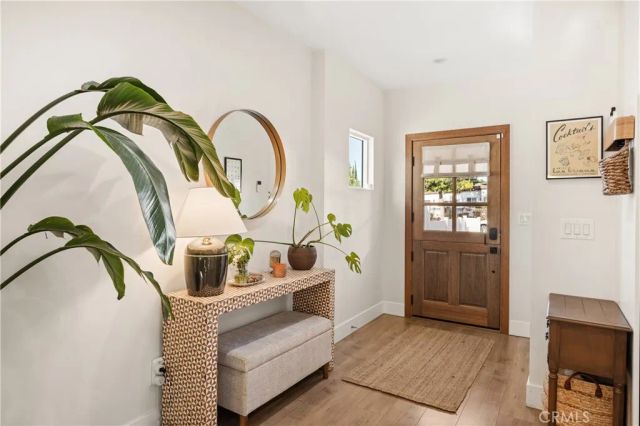 7247 Genesta, Lake Balboa, CA 91406