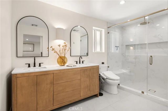 7247 Genesta, Lake Balboa, CA 91406