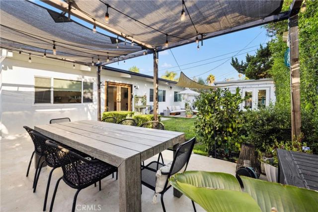 7247 Genesta, Lake Balboa, CA 91406