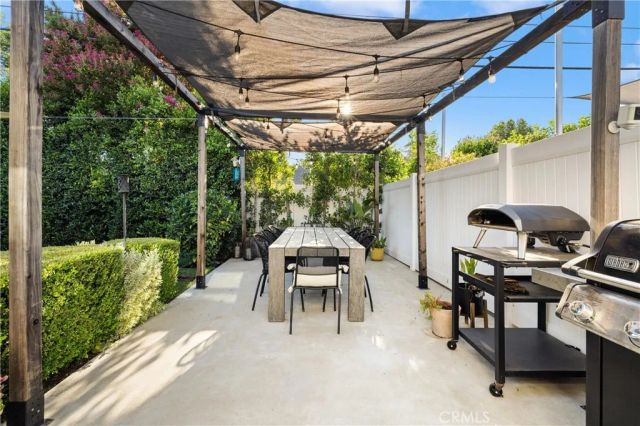 7247 Genesta, Lake Balboa, CA 91406