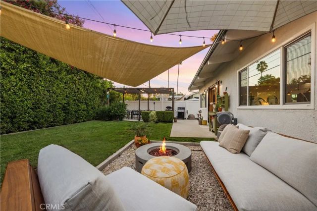 7247 Genesta, Lake Balboa, CA 91406