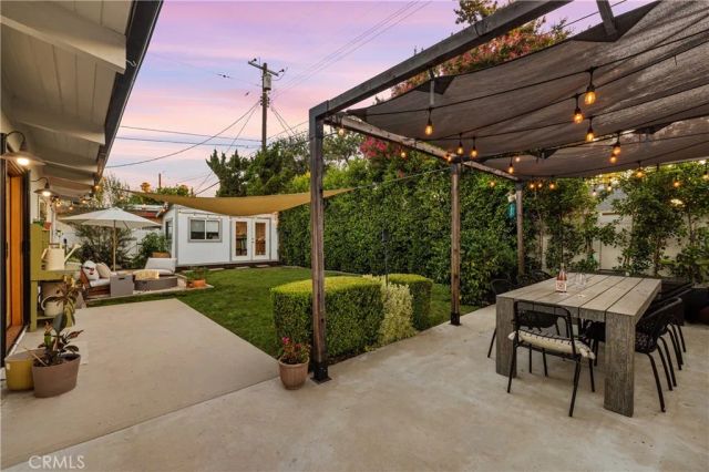 7247 Genesta, Lake Balboa, CA 91406