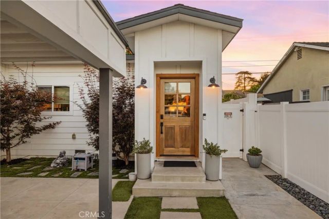 7247 Genesta, Lake Balboa, CA 91406