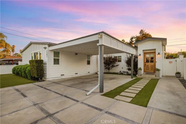 7247 Genesta, Lake Balboa, CA 91406