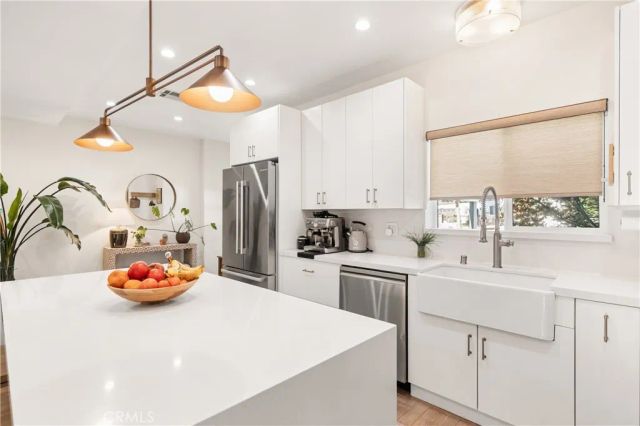7247 Genesta, Lake Balboa, CA 91406