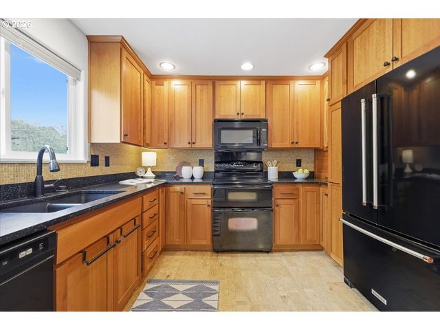 3040 N HUNT St, Portland, OR 97217