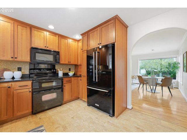 3040 N HUNT St, Portland, OR 97217