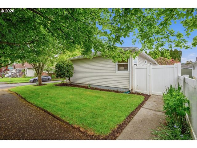 3040 N HUNT St, Portland, OR 97217