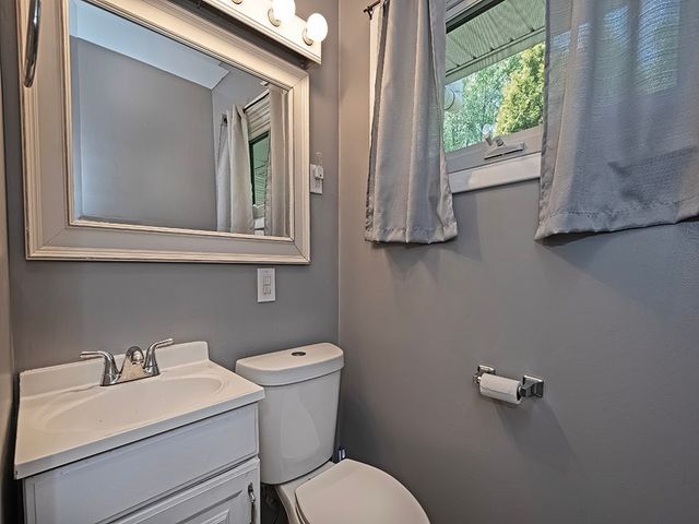 104 Lakewood Dr, North Sewickley Twp, PA 16117
