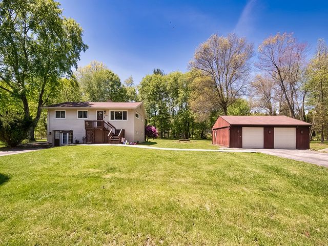 104 Lakewood Dr, North Sewickley Twp, PA 16117