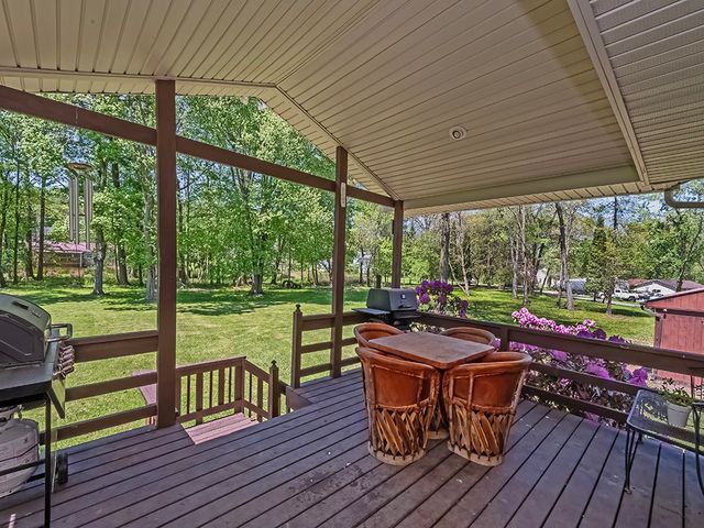 104 Lakewood Dr, North Sewickley Twp, PA 16117