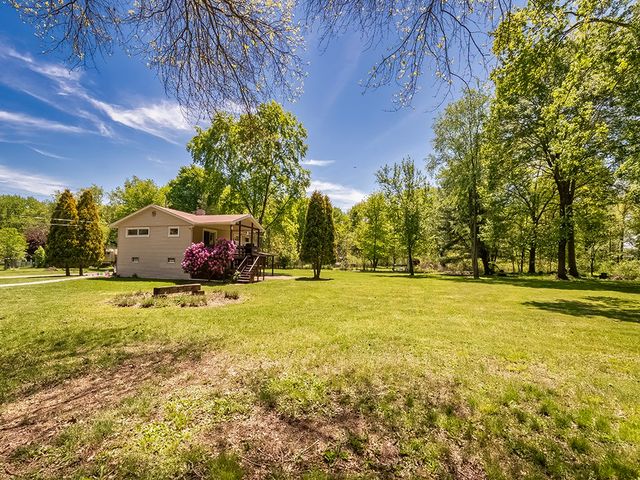 104 Lakewood Dr, North Sewickley Twp, PA 16117