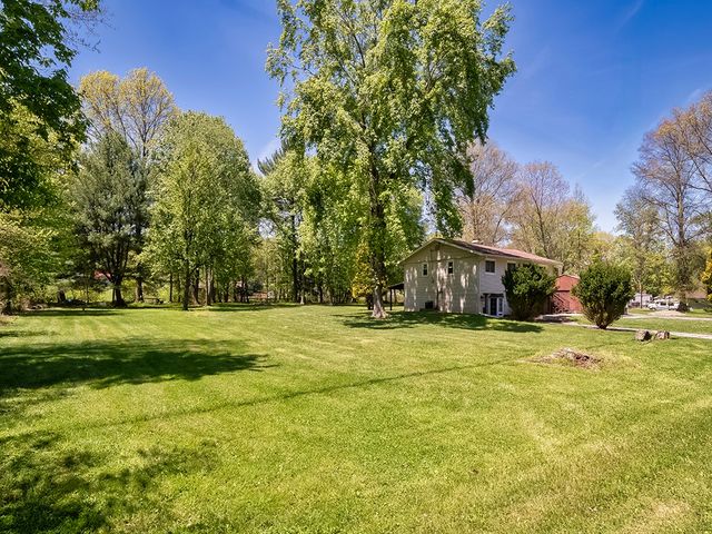 104 Lakewood Dr, North Sewickley Twp, PA 16117