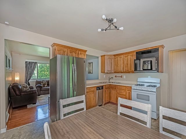 104 Lakewood Dr, North Sewickley Twp, PA 16117