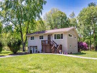 104 Lakewood Dr, North Sewickley Twp, PA 16117