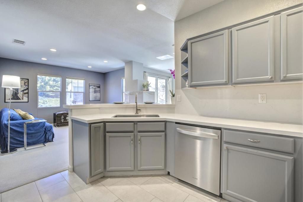 Image 15 of property listing at 914 Brea Lane, San Jose, CA 95138