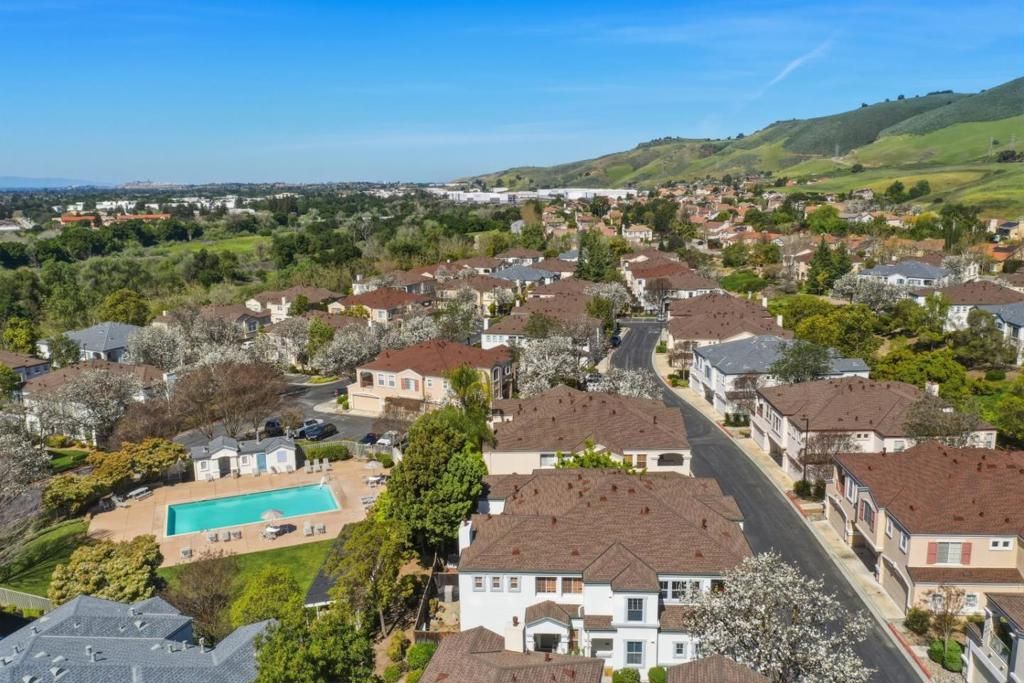 Image 45 of property listing at 914 Brea Lane, San Jose, CA 95138